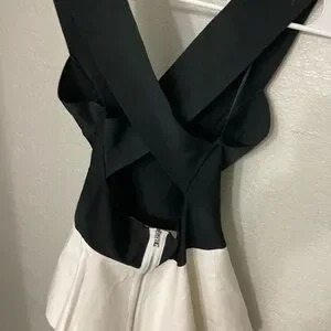 Robe Cocktail ROBERT RODRIGUEZ Taille 8 – Modèle Fit & Flare à étages, Noir Et Blanc, Neuve Sans étiquette